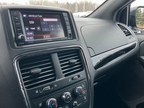 Used 2020 Dodge Grand Caravan SE image 10