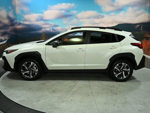 Used 2025 Subaru Crosstrek 2.5i Premium w/ Crosstrek Mirror Package image 5