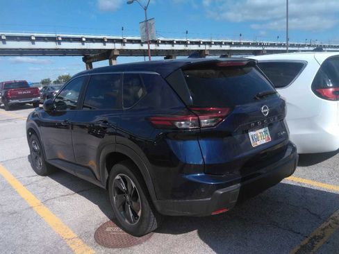 Used 2024 Nissan Rogue SV AWD/4WD image 2