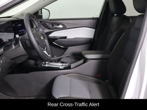 Used 2025 Chevrolet Trax LT w/ Driver Confidence Package FWD image 16