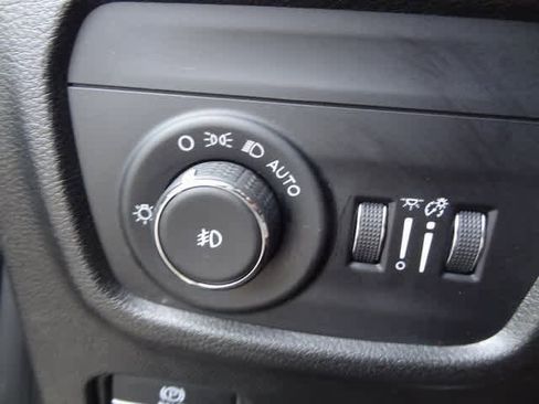 Used 2023 Jeep Grand Cherokee Limited image 19