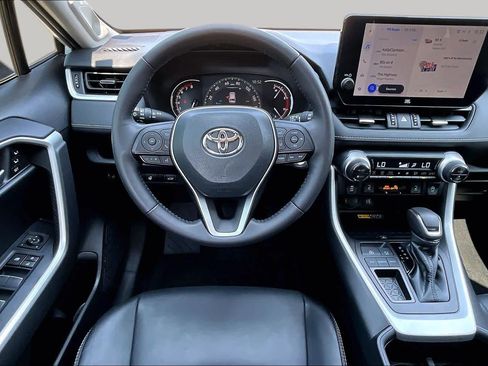 Used 2023 Toyota RAV4 XLE Premium FWD image 6