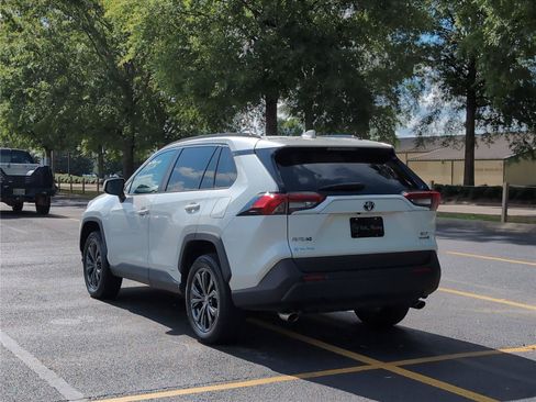 Used 2022 Toyota RAV4 XLE Premium AWD/4WD image 3