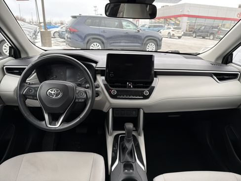 Used 2023 Toyota Corolla Cross LE image 10