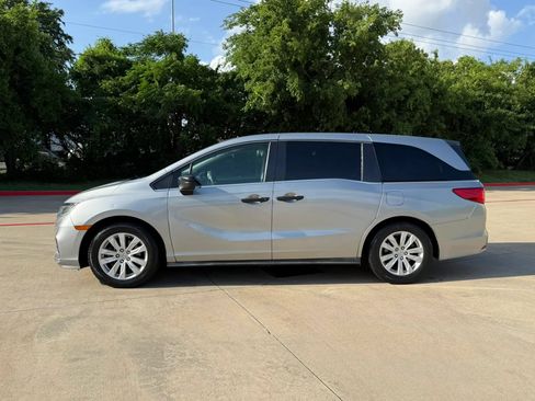 Used 2018 Honda Odyssey LX image 3