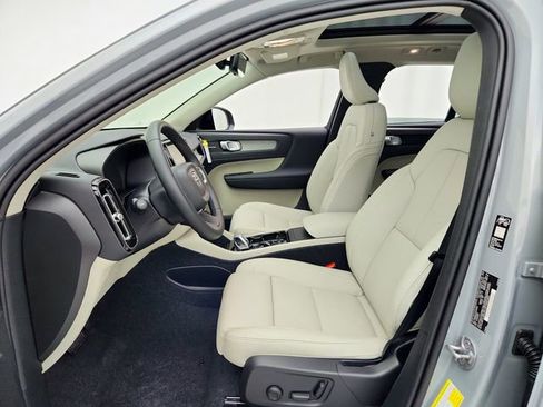 New 2026 Volvo XC40 B4 Plus w/ Climate Package image 17