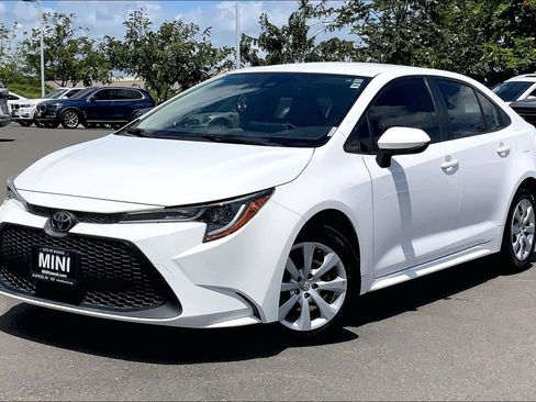 Used 2020 Toyota Corolla LE FWD image 2