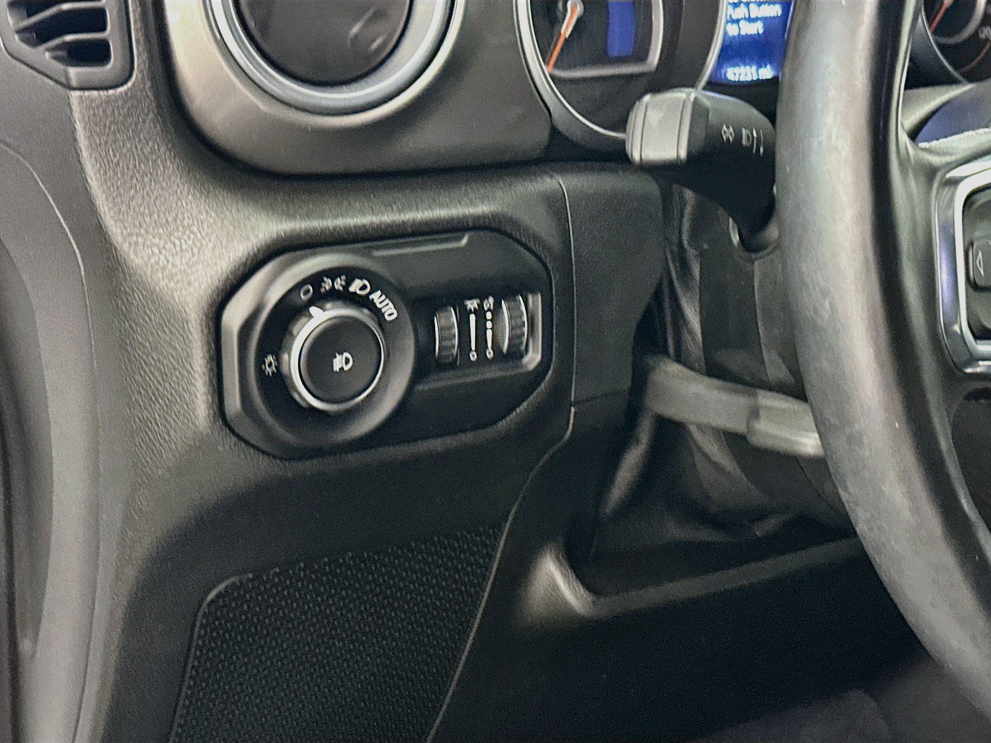 Used 2018 Jeep Wrangler Unlimited Sahara AWD/4WD image 17