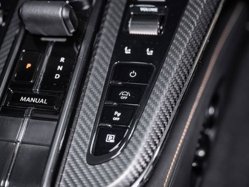 Used 2025 Aston Martin V8 Vantage Coupe image 30