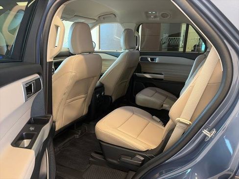 Certified 2021 Ford Explorer XLT w/ Equipment Group 202A RWD image 10