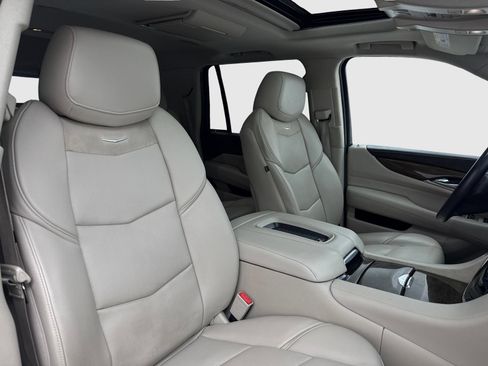Used 2018 Cadillac Escalade Luxury RWD image 42