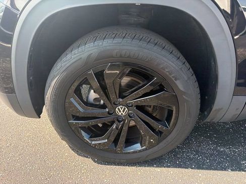 Certified 2023 Volkswagen Atlas SE w/ Black Wheel Package AWD/4WD image 15