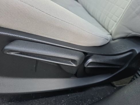 Used 2023 Honda HR-V LX image 9