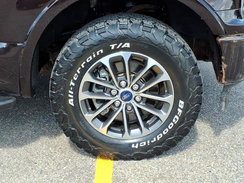 Used 2019 Ford F150 XLT w/ Equipment Group 302A Luxury AWD/4WD image 10