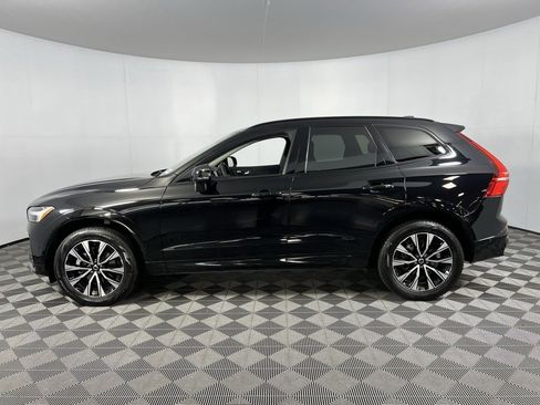 Used 2025 Volvo XC60 B5 Plus image 11