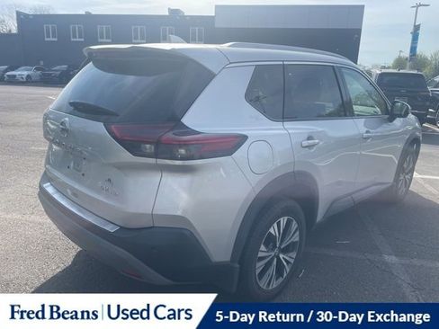 Used 2021 Nissan Rogue SV w/ Premium Package image 8