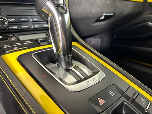 Certified 2021 Porsche 718 Boxster Spyder RWD image 22