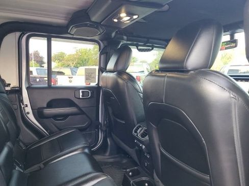 Used 2020 Jeep Gladiator Overland AWD/4WD image 19