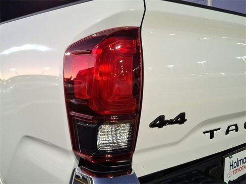 Certified 2022 Toyota Tacoma SR5 image 15