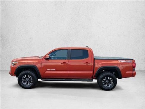 Used 2017 Toyota Tacoma TRD Off-Road w/ Premium & Technology Package AWD/4WD image 8