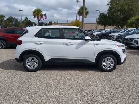 New 2026 Hyundai Venue SE image 7