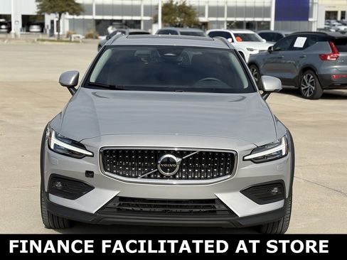 Certified 2025 Volvo V60 B5 Cross Country Plus image 4