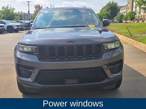 Used 2024 Jeep Grand Cherokee Altitude AWD/4WD image 6