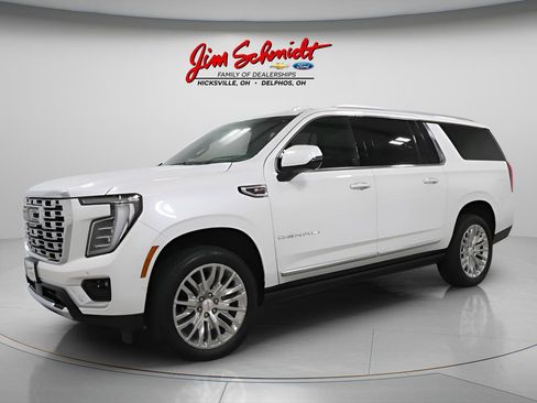 Used 2025 GMC Yukon XL Denali w/ Sun & Power Step Package AWD/4WD image 2