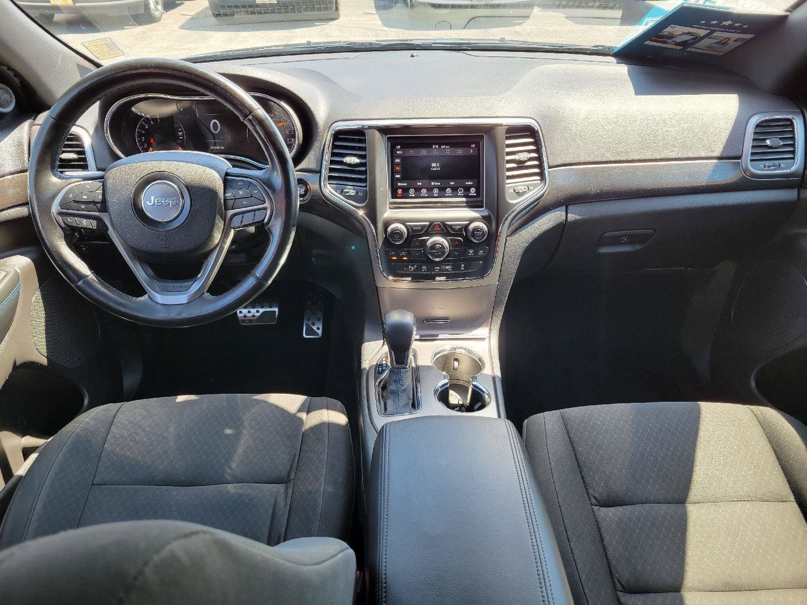 Used 2018 Jeep Grand Cherokee Laredo AWD/4WD image 4