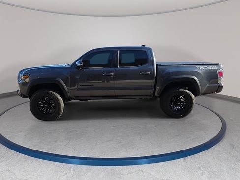 Used 2022 Toyota Tacoma TRD Off-Road w/ TRD Premium Off Road Package AWD/4WD image 9
