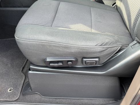 Used 2015 Nissan Titan SV w/ SV Value Truck Package AWD/4WD image 14