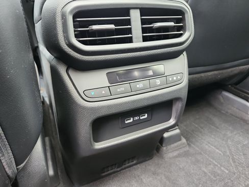 Used 2023 Honda Pilot Touring image 15
