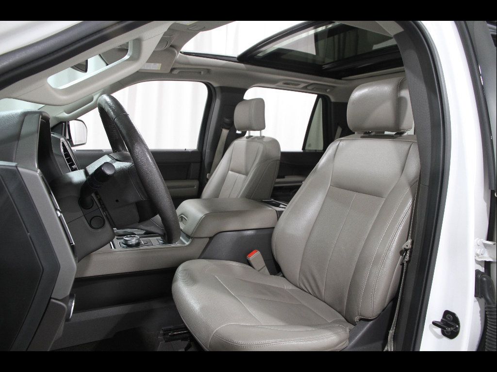 Used 2019 Ford Expedition XLT w/ Equipment Group 202A AWD/4WD image 6