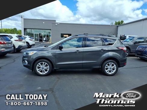 Used 2018 Ford Escape SE image 2