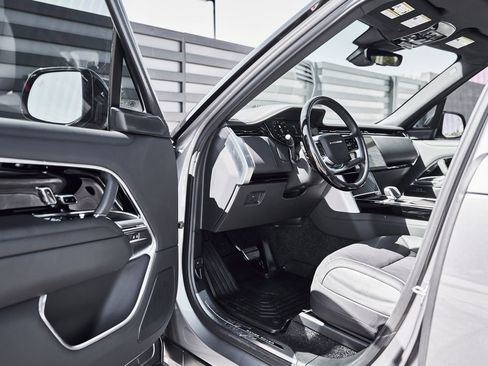 Used 2024 Land Rover Range Rover SE image 25