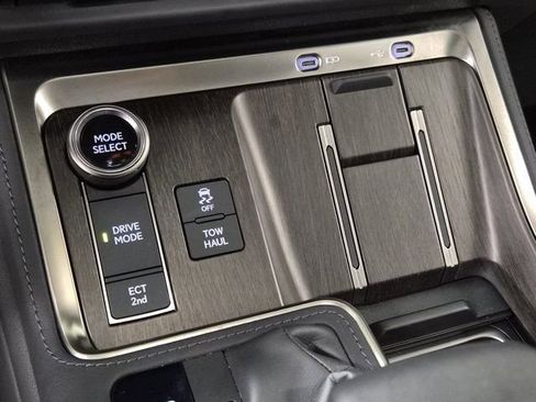 Used 2024 Lexus GX 550 image 32