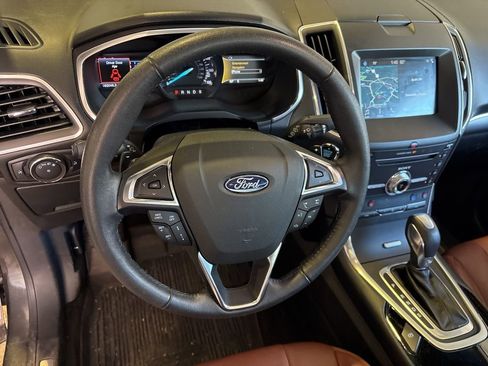 Used 2018 Ford Edge Titanium w/ Equipment Group 301A AWD/4WD image 15
