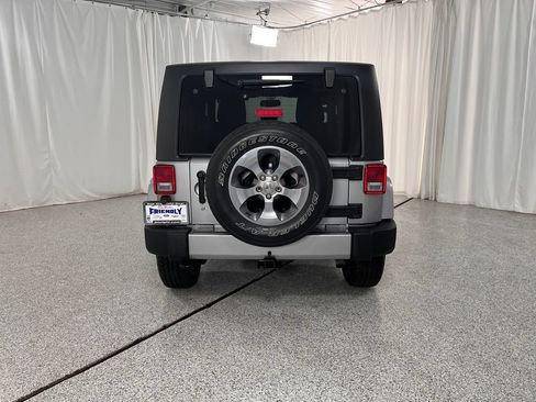 Used 2016 Jeep Wrangler Sahara AWD/4WD image 4