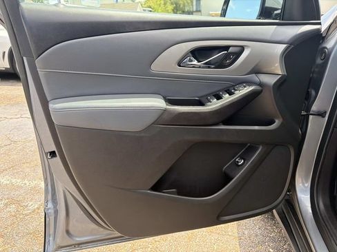 Used 2020 Chevrolet Traverse LT FWD image 24