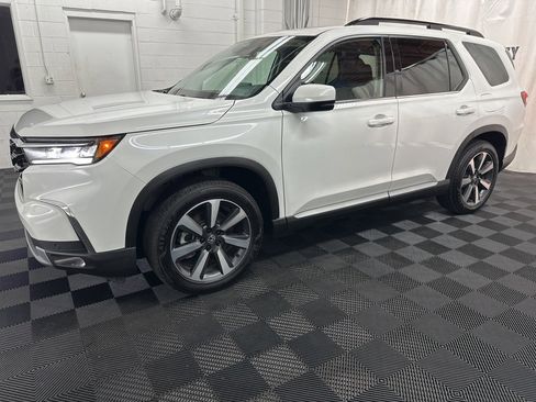 Used 2025 Honda Pilot Touring image 5