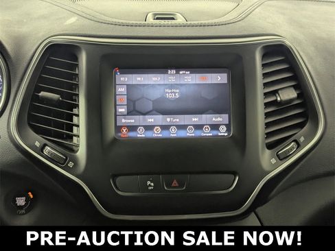 Used 2019 Jeep Cherokee Latitude Plus image 19