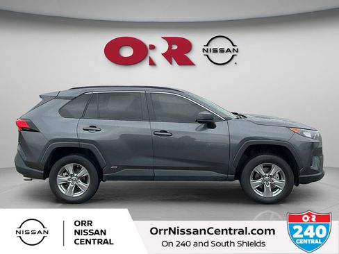 Used 2022 Toyota RAV4 LE AWD/4WD image 4