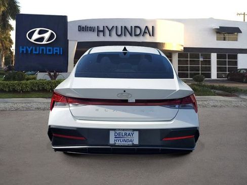 Used 2025 Hyundai Elantra SEL FWD image 5