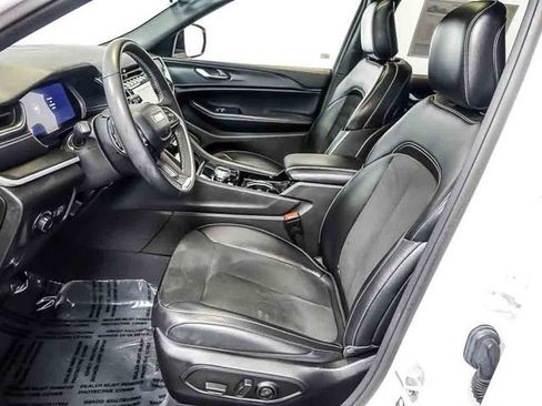 Used 2023 Jeep Grand Cherokee L Laredo AWD/4WD image 12
