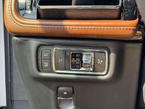 Used 2023 Lincoln Nautilus Reserve AWD/4WD image 19