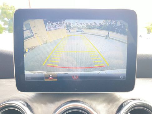 Used 2020 Mercedes-Benz GLA 250 4MATIC image 16