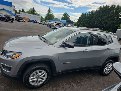 Used 2020 Jeep Compass Sport w/ Cold Weather Group AWD/4WD image 3