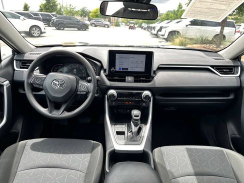Used 2025 Toyota RAV4 XLE FWD image 27