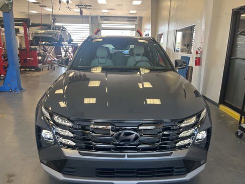Used 2025 Hyundai Tucson Limited AWD/4WD image 11