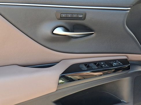 Used 2025 Lexus ES 350 w/ Premium Package image 23
